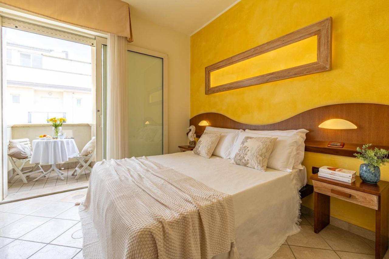 Hotel Smeraldo Чезенатико Екстериор снимка