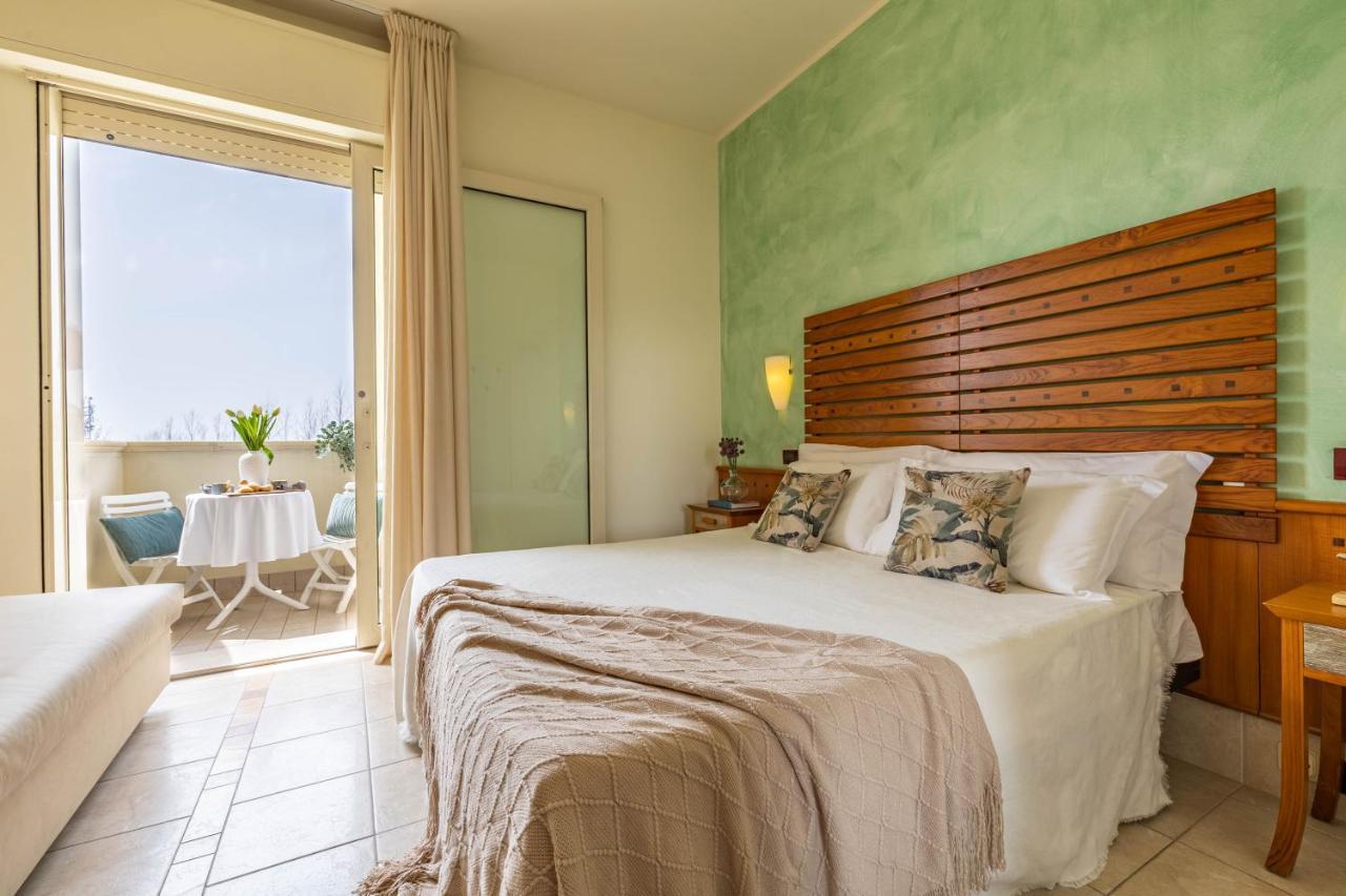 Hotel Smeraldo Чезенатико Екстериор снимка