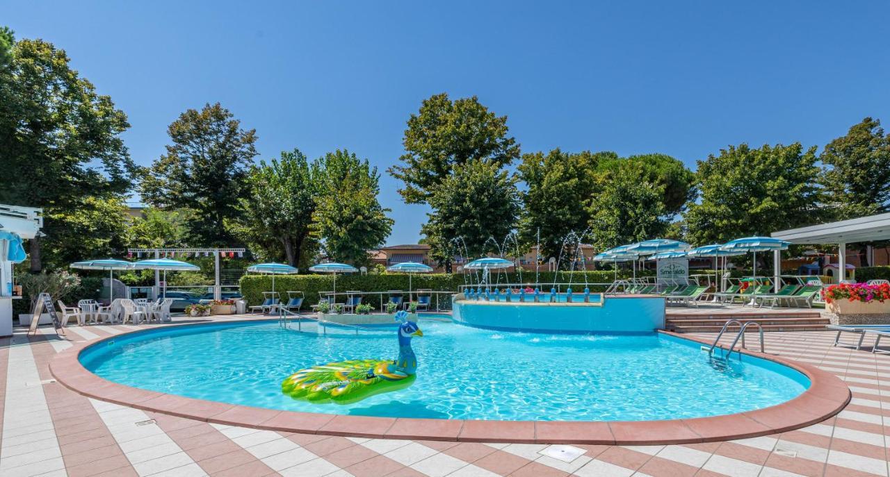 Hotel Smeraldo Чезенатико Екстериор снимка