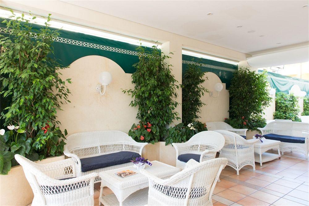 Hotel Smeraldo Чезенатико Екстериор снимка