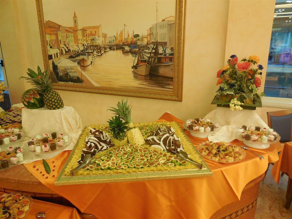 Hotel Smeraldo Чезенатико Екстериор снимка