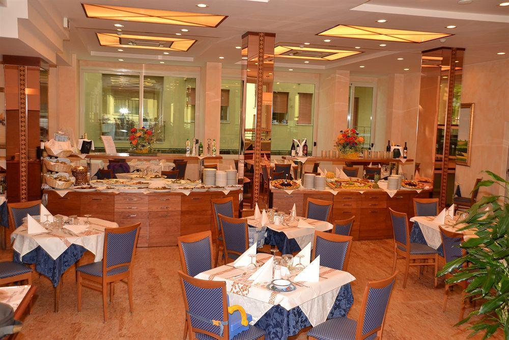 Hotel Smeraldo Чезенатико Екстериор снимка