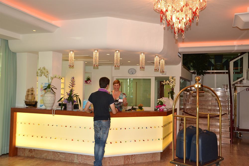 Hotel Smeraldo Чезенатико Екстериор снимка