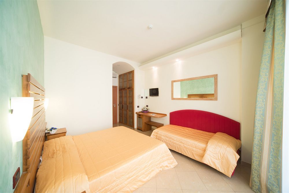 Hotel Smeraldo Чезенатико Екстериор снимка