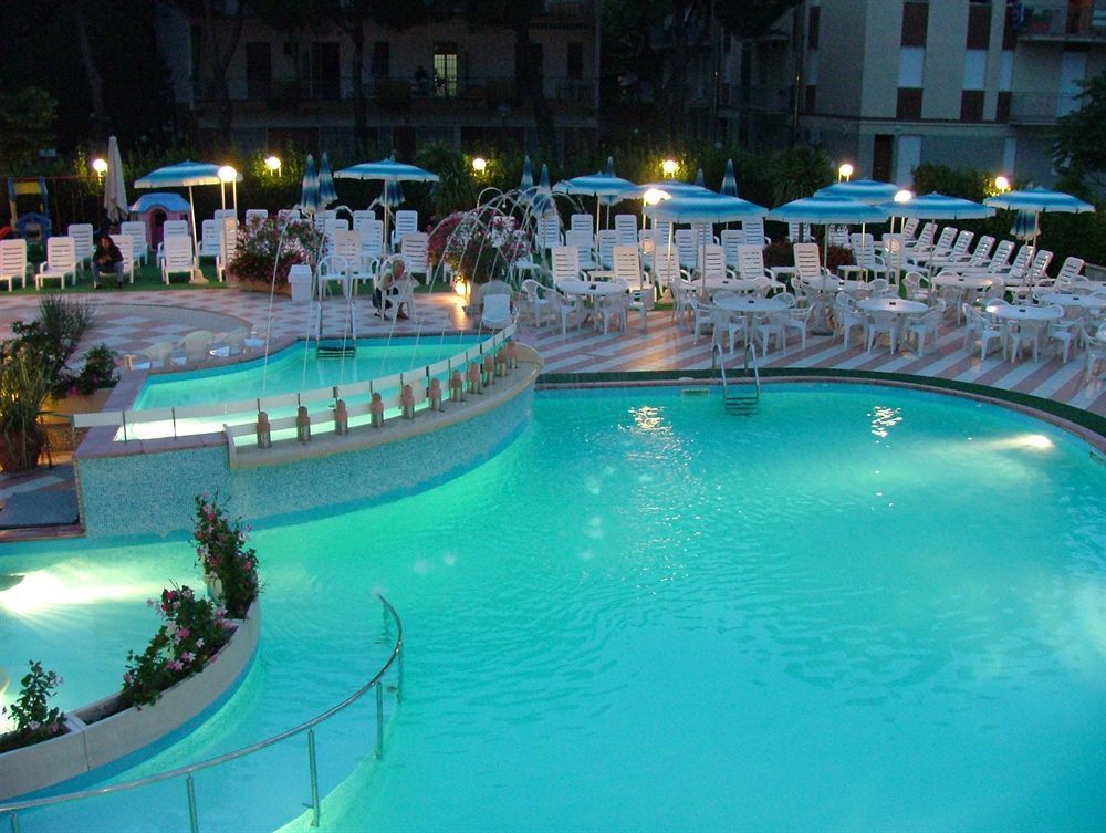 Hotel Smeraldo Чезенатико Екстериор снимка
