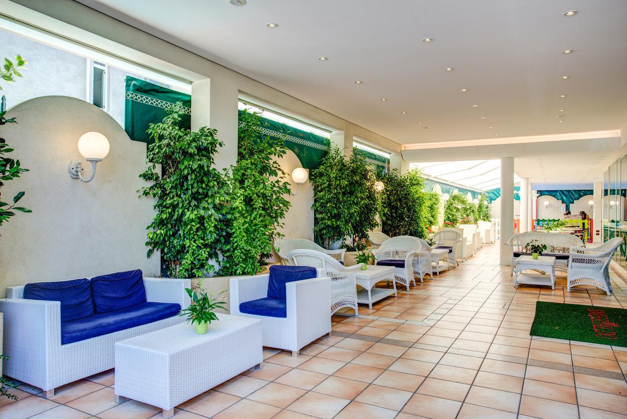 Hotel Smeraldo Чезенатико Екстериор снимка